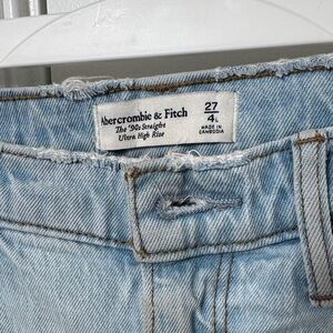Abercrombie & Fitch The 90s Straight Ultra High Rise Light Wash Women's Jeans 27